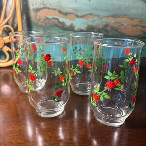 Set of 4 vintage Anchor Hocking climbing rose glasses. 5” tall